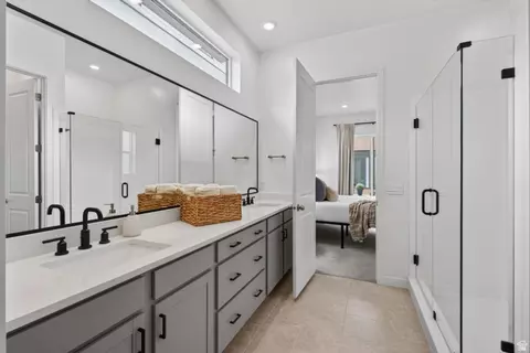 Bath - 3106 N Firefly Blvd, Eagle Mountain, UT 84005 photo 3 of 6
