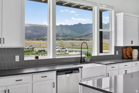 Kitchen - 3106 N Firefly Blvd, Eagle Mountain, UT 84005 photo 5 of 9