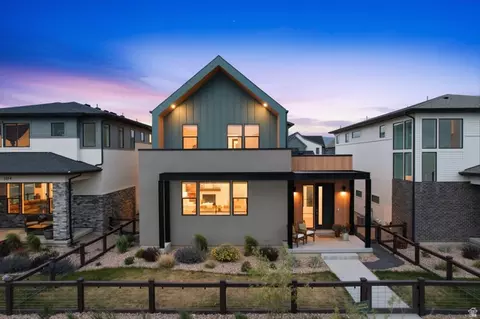 Exterior - 3106 N Firefly Blvd, Eagle Mountain, UT 84005 photo 4 of 9