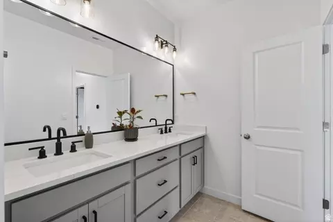 Bath - 3106 N Firefly Blvd, Eagle Mountain, UT 84005 photo 5 of 6