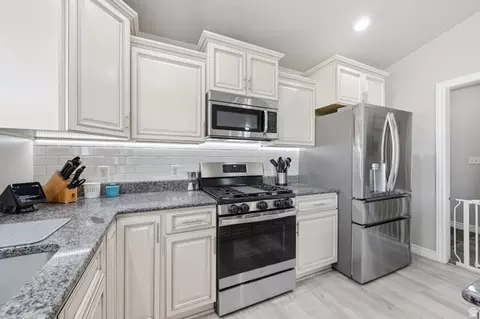 Kitchen - 1197 E Raven Way, Eagle Mountain, UT 84005 photo 3 of 3