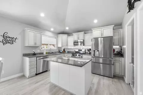 Kitchen - 1197 E Raven Way, Eagle Mountain, UT 84005 photo 2 of 3