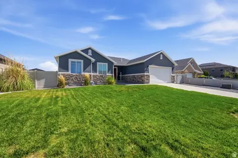 Exterior - 1197 E Raven Way, Eagle Mountain, UT 84005 photo 2 of 12