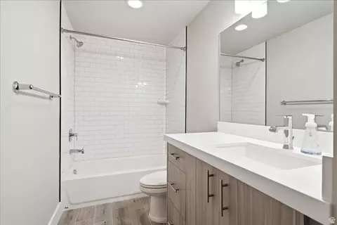 Bath - 7062 S 300 E, Midvale, UT 84047 photo 4 of 4