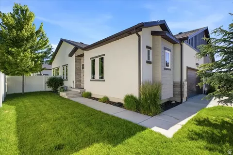 Exterior - 7062 S 300 E, Midvale, UT 84047 photo 2 of 4