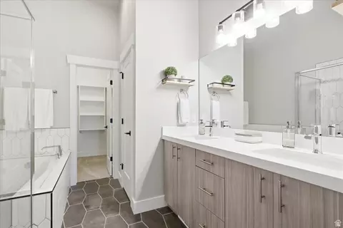Bath - 7062 S 300 E, Midvale, UT 84047 photo 2 of 4