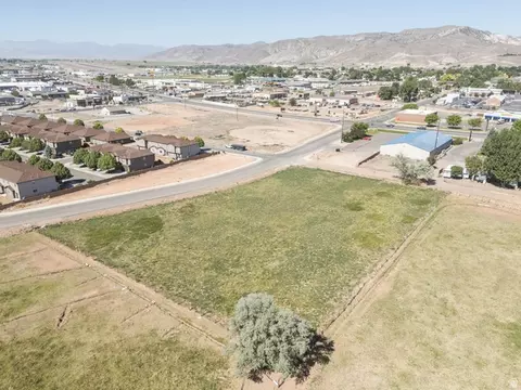 105 E 800 S, Richfield, UT 84701 photo 2