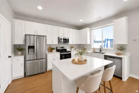 Kitchen - 3061 S 2425 W, Syracuse, UT 84075 photo 1 of 4