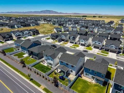 View/Area - 3061 S 2425 W, Syracuse, UT 84075 photo 6 of 8