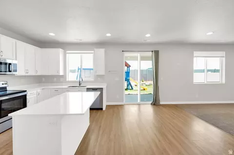 Kitchen - 3061 S 2425 W, Syracuse, UT 84075 photo 4 of 4