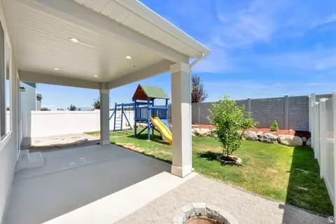 Exterior - 3061 S 2425 W, Syracuse, UT 84075 photo 2 of 7