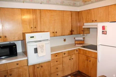 Kitchen - 1230 E South Weber Dr, South Weber, UT 84405 photo 2 of 2