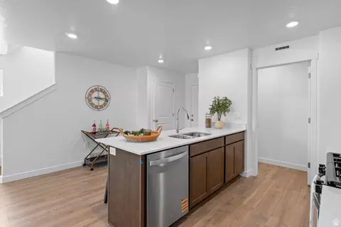 Kitchen - 1925 E Corriente Dr #1181, Salem, UT 84653 photo 7 of 11