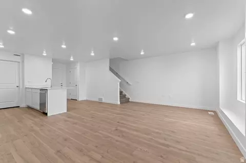 Living - 1925 E Corriente Dr #1181, Salem, UT 84653 photo 2 of 4