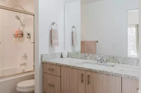Bath - 2415 E Boxwood Ln, Eagle Mountain, UT 84005 photo 3 of 5
