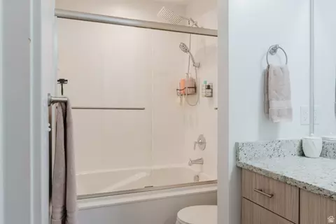 Bath - 2415 E Boxwood Ln, Eagle Mountain, UT 84005 photo 4 of 5