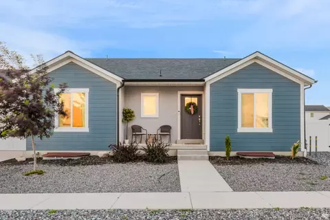 Exterior - 2415 E Boxwood Ln, Eagle Mountain, UT 84005 photo 3 of 7