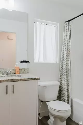 Bath - 2415 E Boxwood Ln, Eagle Mountain, UT 84005 photo 1 of 5