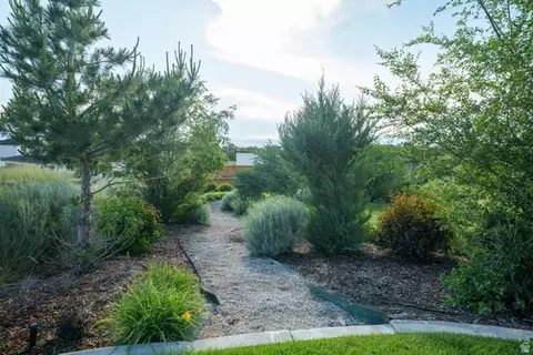 Exterior - 1693 Aspen Dr, Logan, UT 84341 photo 5 of 7
