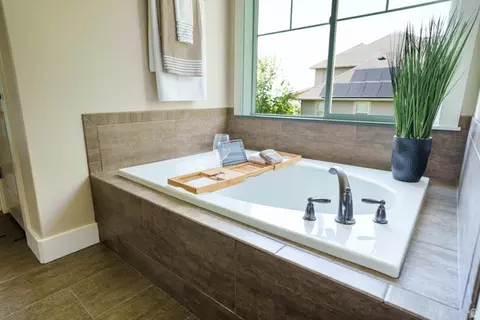 Bath - 1693 Aspen Dr, Logan, UT 84341 photo 5 of 12