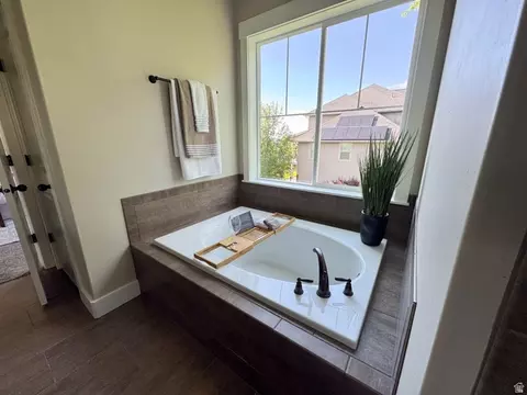 Bath - 1693 Aspen Dr, Logan, UT 84341 photo 6 of 12