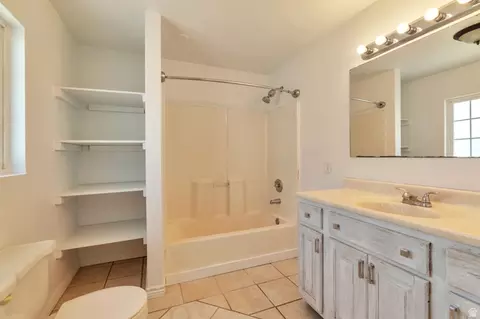 Bath - 376 N 900 E, American Fork, UT 84003 photo 2 of 3