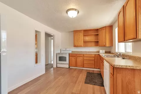 Kitchen - 376 N 900 E, American Fork, UT 84003 photo 1 of 2