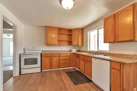 Kitchen - 376 N 900 E, American Fork, UT 84003 photo 2 of 2