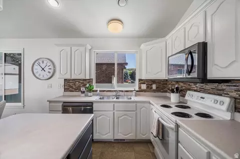 Kitchen - 7830 S Cedar Loop Dr E, South Weber, UT 84405 photo 4 of 4