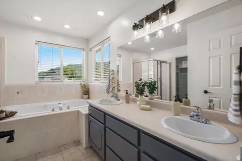 Bath - 7830 S Cedar Loop Dr E, South Weber, UT 84405 photo 1 of 3