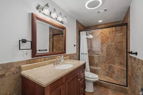 Bath - 7830 S Cedar Loop Dr E, South Weber, UT 84405 photo 3 of 3