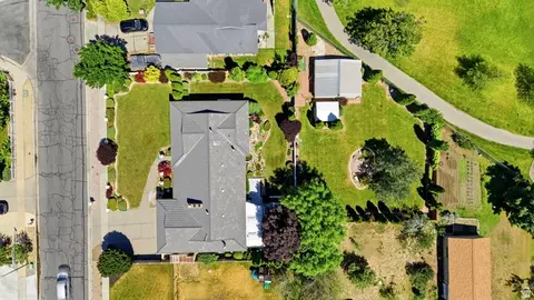 View/Area - 1750 E Crescent View Dr, Sandy, UT 84092 photo 4 of 5