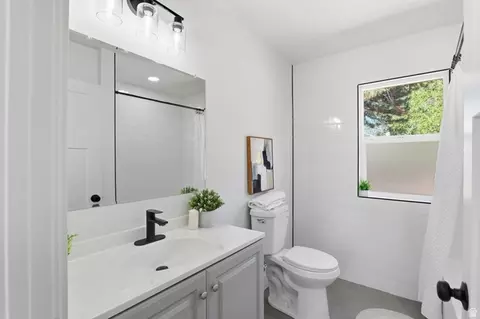 Bath - 1611 Sandhill Rd, Orem, UT 84058 photo 3 of 4