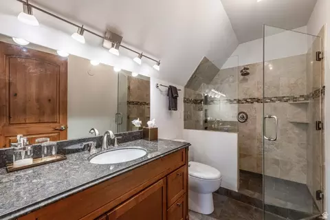 Bath - 2105 E Dimple Dell Rd, Sandy, UT 84092 photo 3 of 4