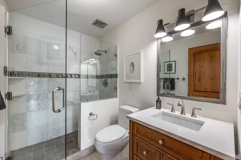 Bath - 2105 E Dimple Dell Rd, Sandy, UT 84092 photo 4 of 4