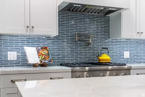 Kitchen - 4539 S Willow Rd, Holladay, UT 84117 photo 3 of 9