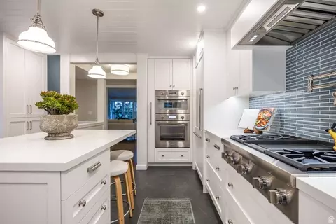 Kitchen - 4539 S Willow Rd, Holladay, UT 84117 photo 4 of 9