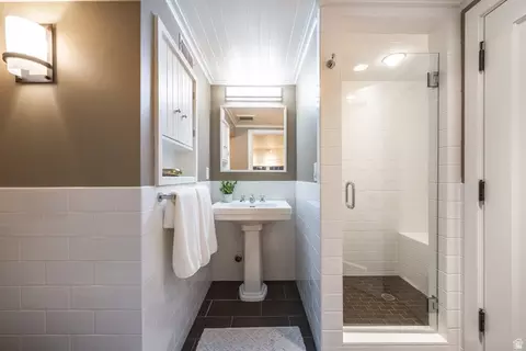 Bath - 4539 S Willow Rd, Holladay, UT 84117 photo 5 of 8