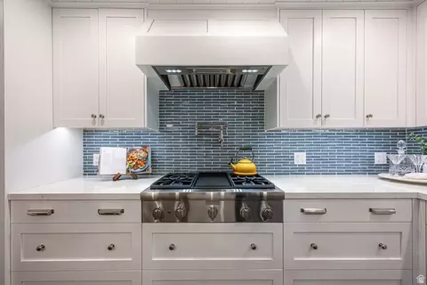 Kitchen - 4539 S Willow Rd, Holladay, UT 84117 photo 7 of 9