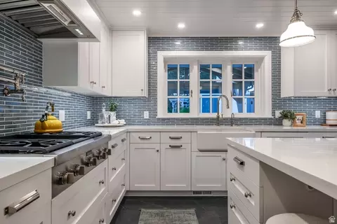 Kitchen - 4539 S Willow Rd, Holladay, UT 84117 photo 8 of 9