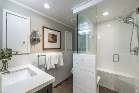 Bath - 4539 S Willow Rd, Holladay, UT 84117 photo 6 of 8