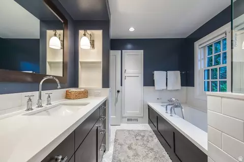 Bath - 4539 S Willow Rd, Holladay, UT 84117 photo 2 of 8