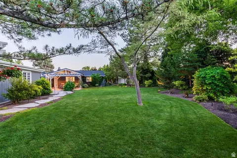 Exterior - 4539 S Willow Rd, Holladay, UT 84117 photo 6 of 42