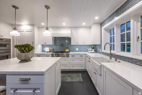 Kitchen - 4539 S Willow Rd, Holladay, UT 84117 photo 2 of 9