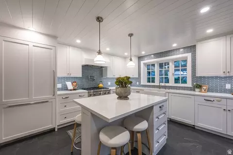 Kitchen - 4539 S Willow Rd, Holladay, UT 84117 photo 6 of 9