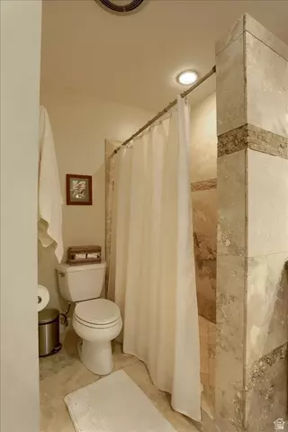 Bath - 9628 S 2760 E, Sandy, UT 84092 photo 4 of 5