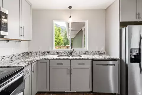 Kitchen - 140 E Spring Dr, Woodland Hills, UT 84653 photo 3 of 4
