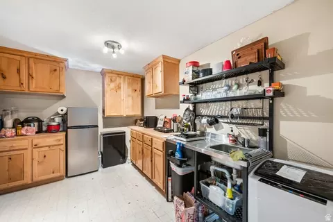Kitchen - 140 E Spring Dr, Woodland Hills, UT 84653 photo 4 of 4