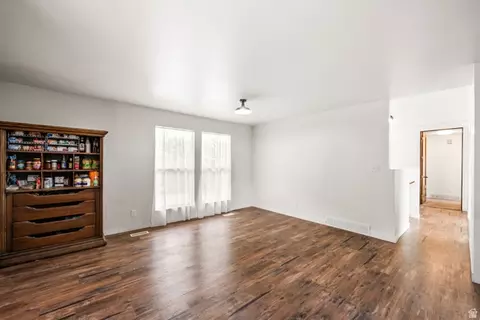 Living - 140 E Spring Dr, Woodland Hills, UT 84653 photo 1 of 10