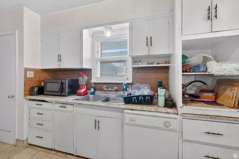 Kitchen - 127 W 1200 N, Orem, UT 84057 photo 3 of 5